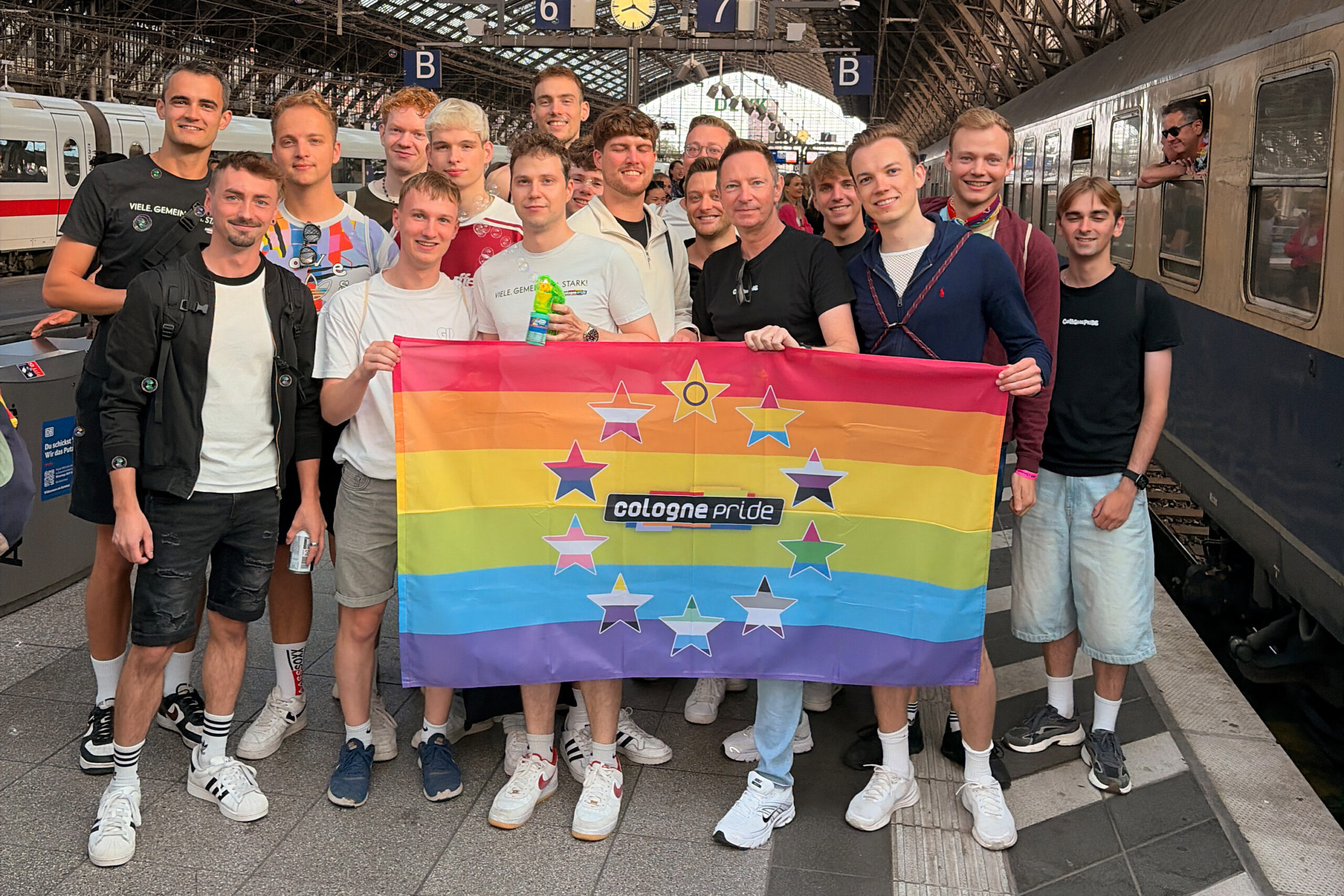 Mit dem ColognePride-Express zum CSD nach Berlin 2027